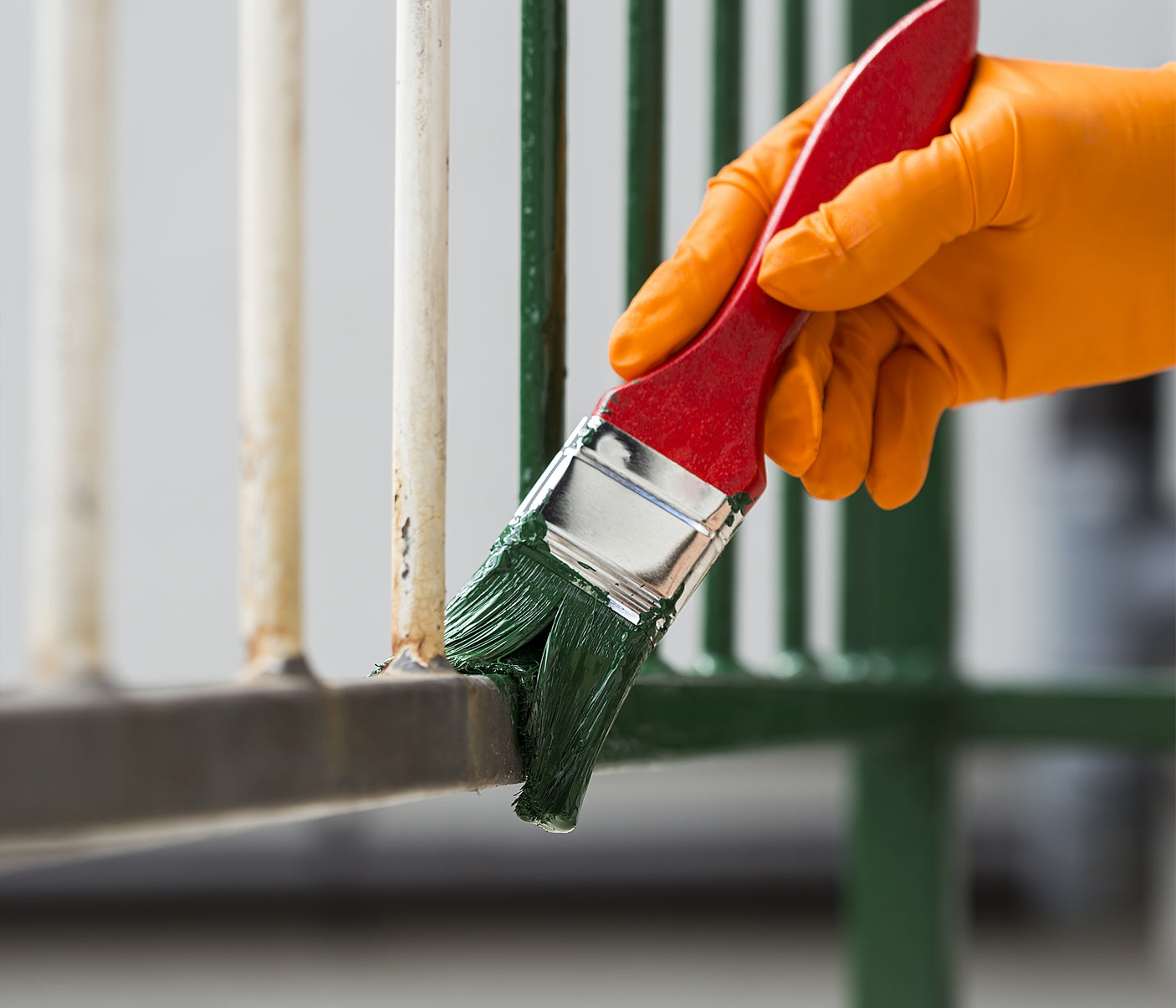 Rust-Oleum CombiColor®  Multi-Surface Защита за универсални повърхности Гланц RAL 9005/Jet Black 750ml