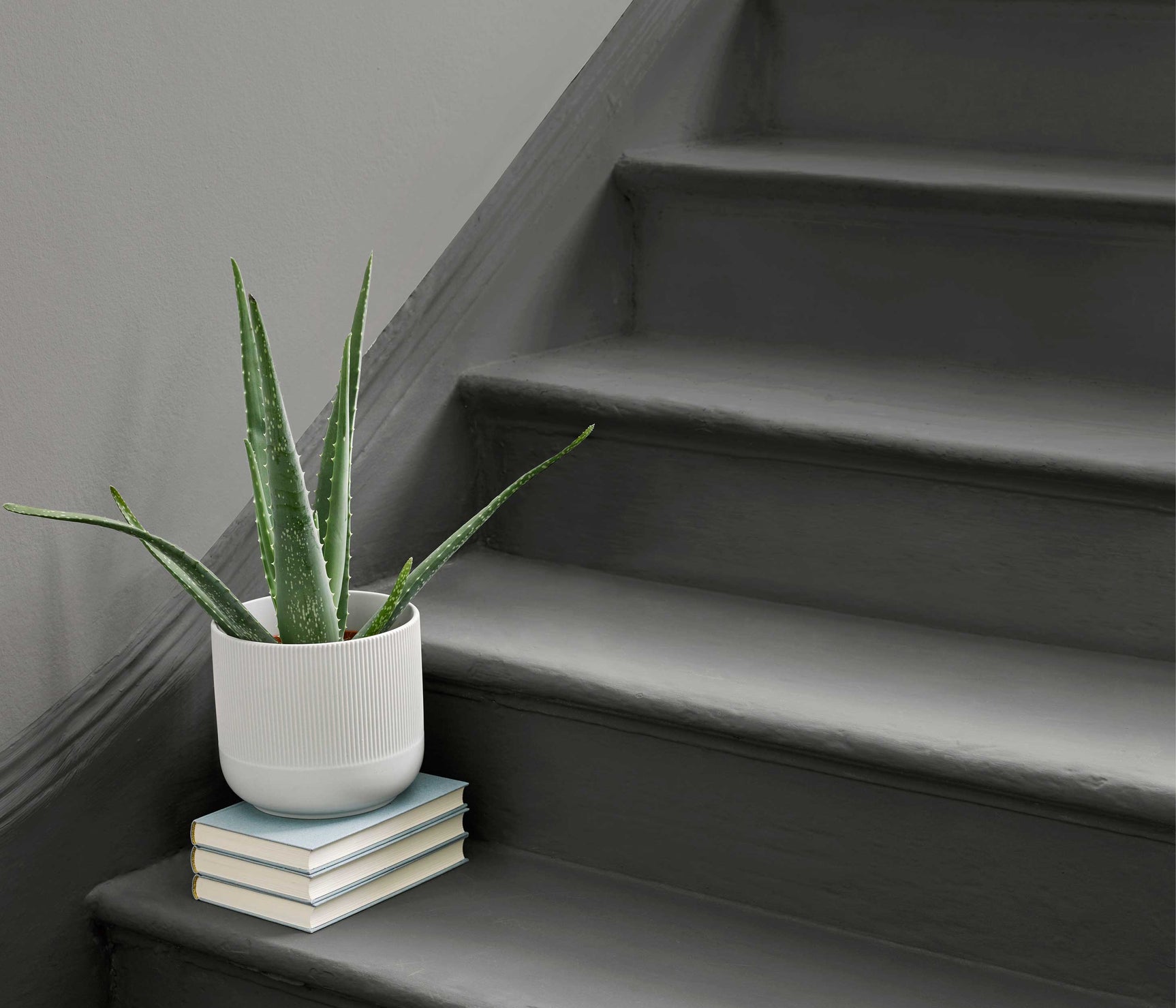 Rust Oleum Chalky Finish Floor Paint / Anthracite 2.5L